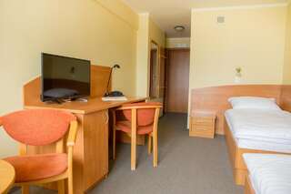 Отель Hotel Gorzów Гожув-Велькопольски Двухместный номер с 2 отдельными кроватями-2